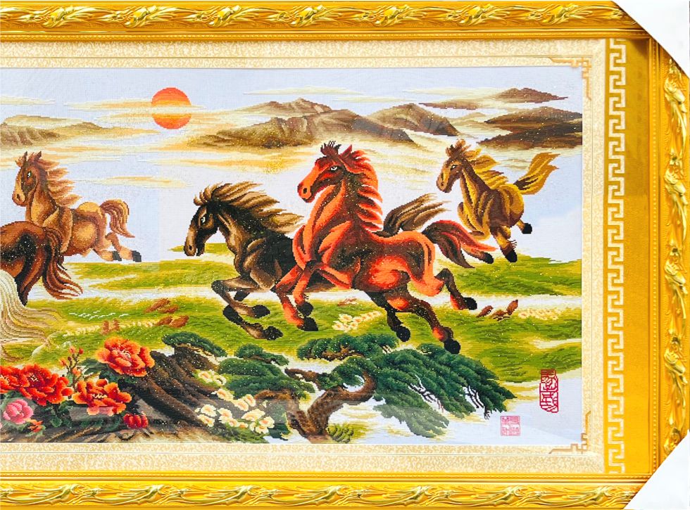 马到成功八骏图装裱效果3